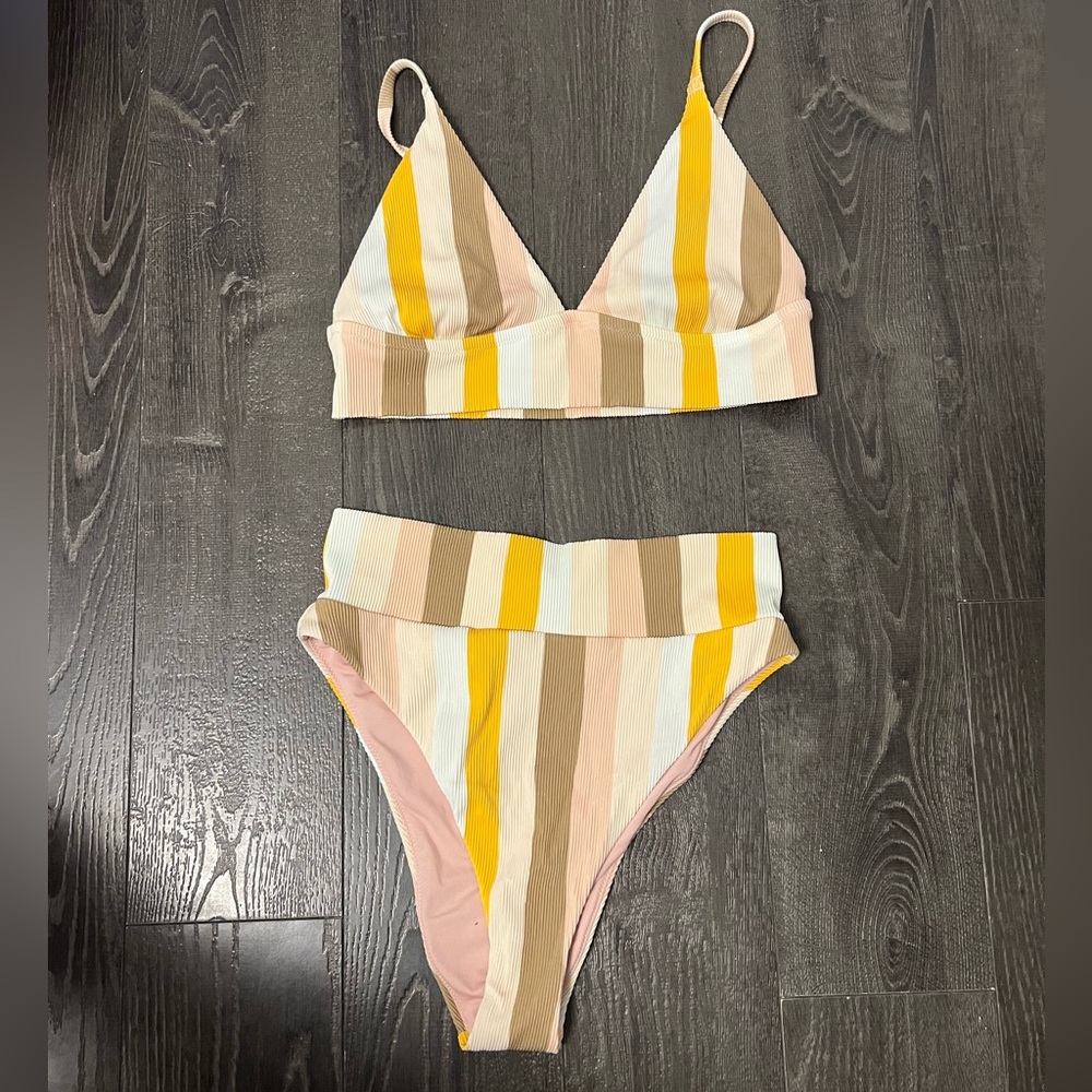 Aerie Swimsuit (Medium Bottoms Large Top)